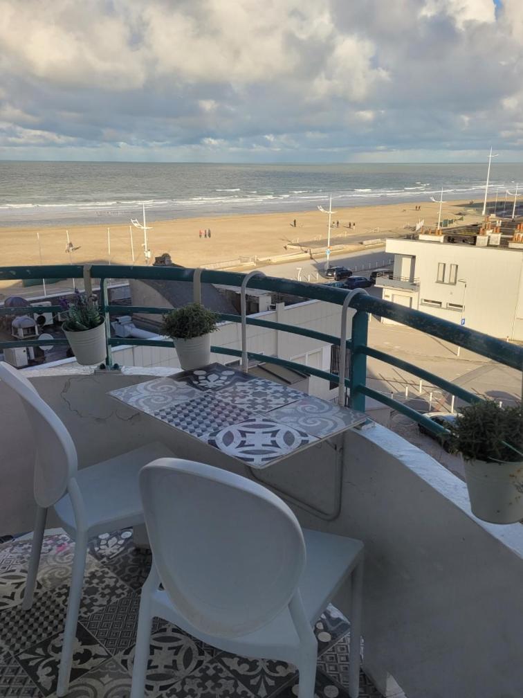 Studio Vue Mer Au Coeur De Malo Les Bains Pieds Dans L Eau Dunkirk Exterior foto